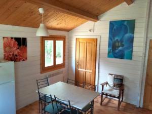 Φωτογραφία από το άλμπουμ του Chalet 63m² pour 5 personnes avec terrasse - API-1-52-295 σε Dévillac