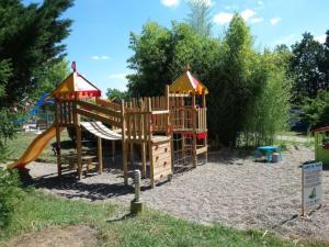 Ο χώρος παιχνιδιού για παιδιά στο Chalet 63m² pour 5 personnes avec terrasse - API-1-52-295