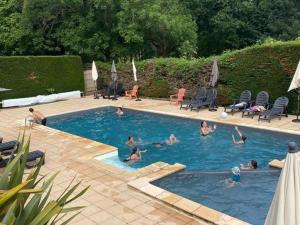 Gallery image of Chalet spacieux pour 8 avec terrasse à Sauveterre-de-Rouergue - API-1-52-366 in Sauveterre-de-Rouergue +20 photos