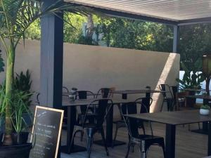 Gallery image of Mobil-Home 3 Chambres avec Jacuzzi et Terrasse à Bormes-les-Mimosas - API-1-52-401 in Bormes-les-Mimosas