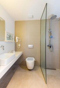 Koupelna v ubytování Orion Hotel
