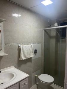 Ένα μπάνιο στο Apartamento central