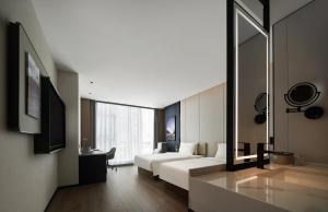 Postel nebo postele na pokoji v ubytování Atour Hotel North Square of Urumqi High-Speed Rail Station