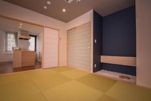 a room with a large door with a yellow floor at Ryoan / Vacation STAY 80261 in Otaru