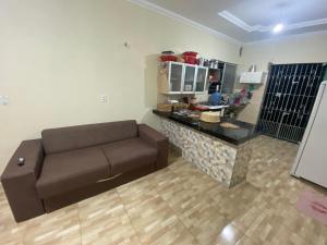 a living room with a couch and a counter at Casa do RIO in Barreirinhas