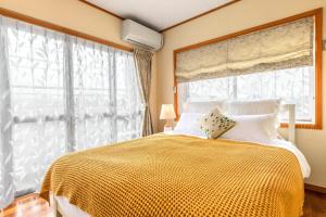 Ένα ή περισσότερα κρεβάτια σε δωμάτιο στο condominium The First / Vacation STAY 81146