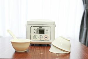 a microwave sitting on a table next to a bowl at Heights N7 / Vacation STAY 7570 in Sapporo