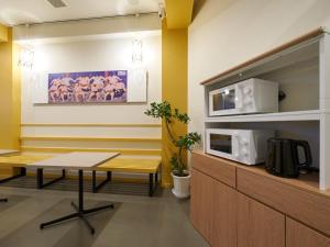 a waiting room with a table and a microwave at RetroSpect Stay Yokohama - Vacation STAY 99033v in Yokohama