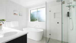 Koupelna v ubytování Sommarhuset - 3 Mins Walk to the Beach + 17 fotografií