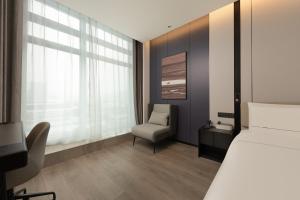 Ένα ή περισσότερα κρεβάτια σε δωμάτιο στο Atour Hotel Tonghui North Road Qianjiang Century City