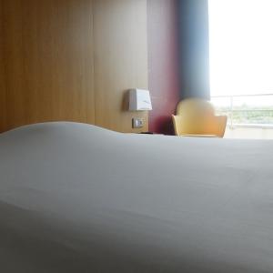 B&B HOTEL La Rochelle Centre客房内的一张或多张床位