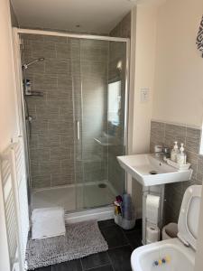 a bathroom with a shower and a sink and a toilet at Comfortable 5-Guests Abode - In Quiet Village in Lincolnshire +23 photos