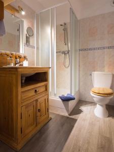 Gite-Auberge de Montvilliers tesisinde bir banyo