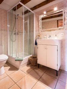 Koupelna v ubytování Gite-Auberge de Montvilliers