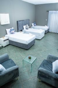 En eller flere senge i et værelse på Imani Guest House + 7 billeder