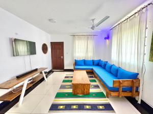 TV a/nebo společenská místnost v ubytování KK Homes + 8 fotografií