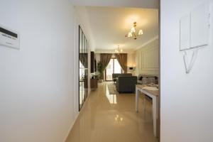 Galería fotográfica de Emora 1 BR Apartment en Dubái