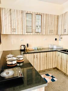 Dapur atau dapur kecil di The Sunlit Penthouse