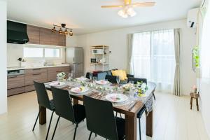 a dining room table and chairs in a kitchen at Grande Ortho Okinawa Villa Onna 3 - Vacation STAY 83617 in Onna