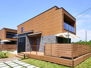 a house with a wooden fence in front of it at Rakuten STAY HOUSE Kujukuri Ichinomiya 105 3LDK with BBQ terrace in Ichinomiya