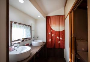 a bathroom with two sinks and a window at Kameoka - House - Vacation STAY 84233 in Kameoka +8 photos