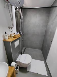 Koupelna v ubytování Garden Relax Bungalow "Deluxe Hotel Rooms, Pool, Parking"