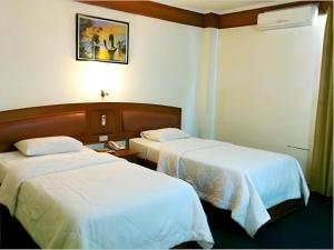 Postel nebo postele na pokoji v ubytování Athaya Hotel Kendari + 186 fotografií