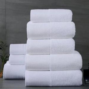 vier weiße Handtücher, übereinander gestapelt in der Unterkunft Nishikujo 1-16-18 - Vacation STAY 86170 in Osaka