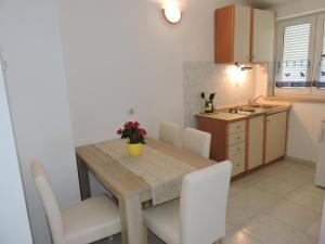 Kuchyňa alebo kuchynka v ubytovaní Apartments Vera