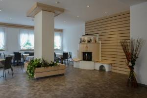 A seating area at Hotel Castel Mani