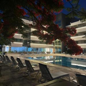 Bazén v ubytování Le Six Hotel And Resort nebo v jeho okolí