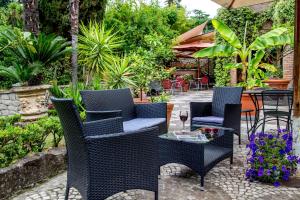 Taman di luar Residence Verdeborgo