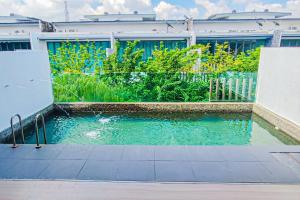 Bazén v ubytování Private Pool Villa at Puchong by HCK nebo v jeho okolí