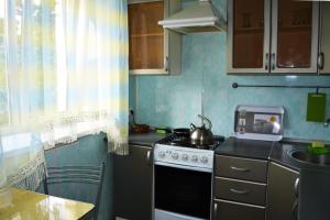  Dapur atau dapur kecil di Leningradskaya Apartments 