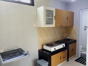 Η κουζίνα ή μικρή κουζίνα στο Shakilla House 8B Syariah Panorama