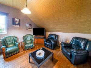 Televisyen dan/atau pusat hiburan di Holiday home in Ardennes Luxembourg +32 gambar