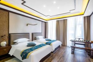 Gallery image of Dujiangyan Irrigation Project Puruna Hot Spring Hotel Panda Valley Store in Dujiangyan