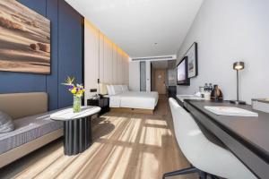 Ένα ή περισσότερα κρεβάτια σε δωμάτιο στο Atour Hotel Yantai Zhifu Station Red Star Macalline