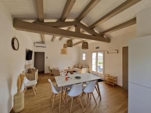 a kitchen and living room with a table and chairs at Maison familiale à Barbâtre face à la dune, 3 chb, 2 SDB, 8 personnes in Barbâtre