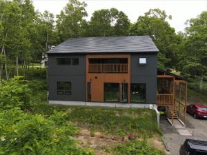 a small house with a garage in a yard at CLOUD9 - Vacation STAY 45821v in Rusutsu