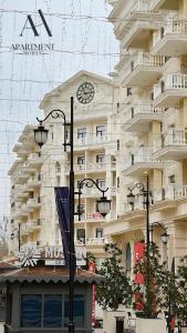 タシュケントにあるBoulevard - Apartment hotelsの白い大きな建物