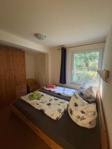 a bedroom with two beds and a window at Ferienhaus Deichkieker in Hiddensee