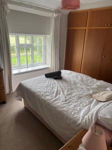 a bedroom with a bed with a hat on it at Willow Cottage in Settrington