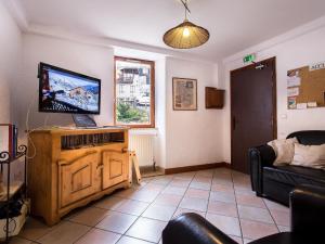 TV a/nebo společenská místnost v ubytování Gite-Auberge de Montvilliers
