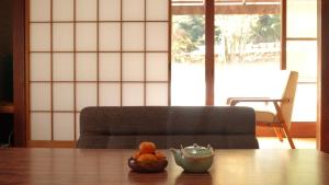 a bowl of fruit on a table with a bowl of oranges at HOSHIYAMA A extra for pets - Vacation STAY 07884v in Fujinomiya