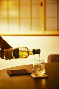 a bottle of wine being poured into a glass at 634 Condo Yotsuya - Vacation STAY 14799v in Tokyo