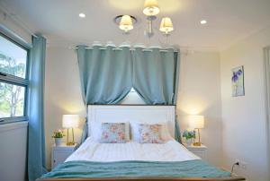 Ένα ή περισσότερα κρεβάτια σε δωμάτιο στο Gables Box hill Maraylya Two Level House 14ppl +18 φωτογραφίες