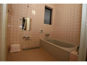 豊岡市にあるKinoie - Vacation STAY 19748vのバスルーム(バスタブ、トイレ付) +16枚の写真