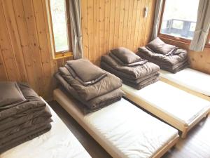 a room with four pillows on beds in it at Trust Maison Atagawa 2 - Vacation STAY 24220v in Okawa