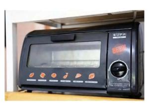 a black toaster oven sitting on top of a counter at Trust Maison Ito Hagi - Vacation STAY 32263v in Ito